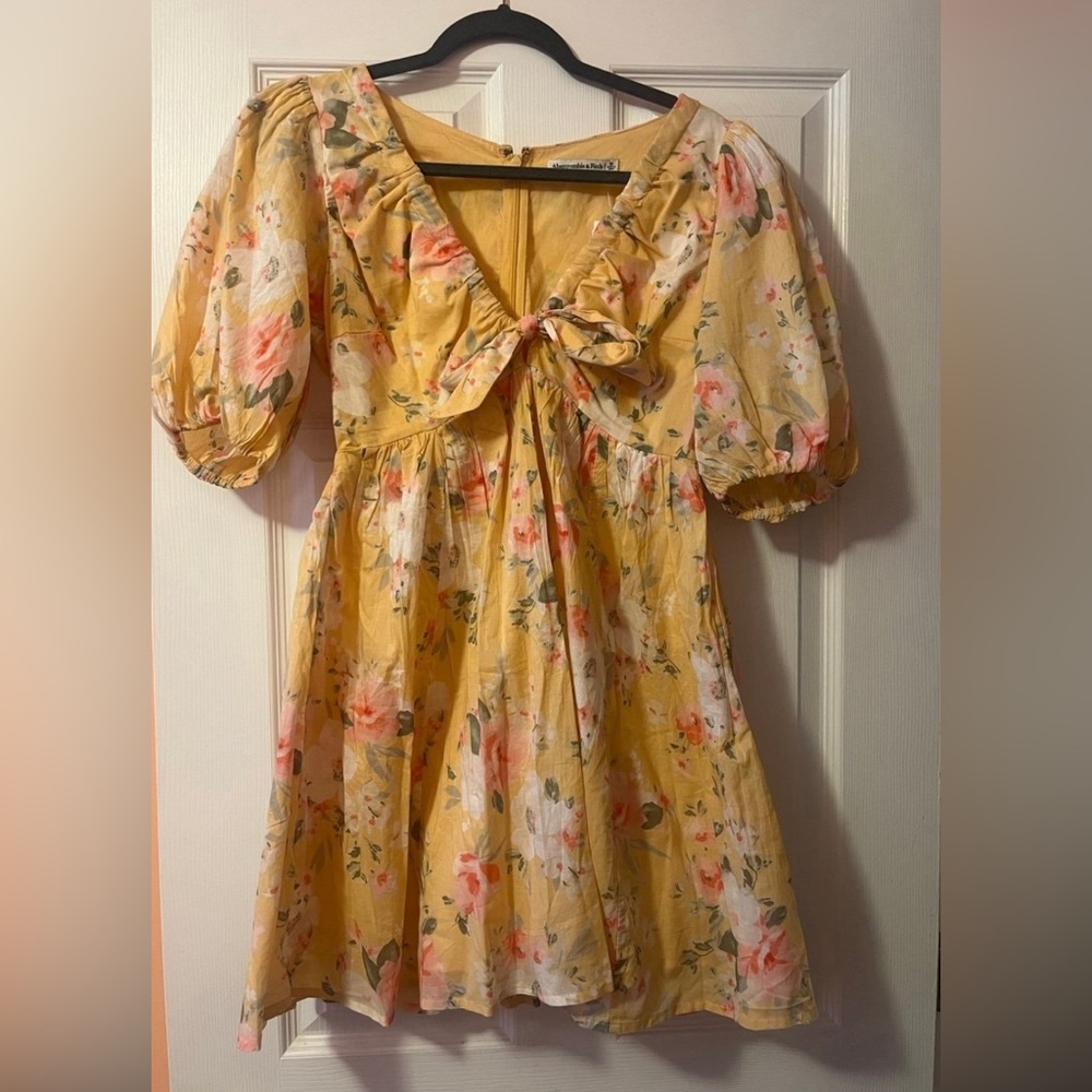 Abercrombie and Fitch size M